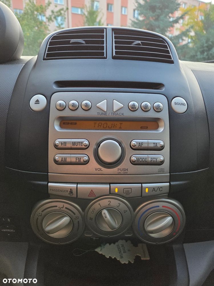 Daihatsu Sirion - 10