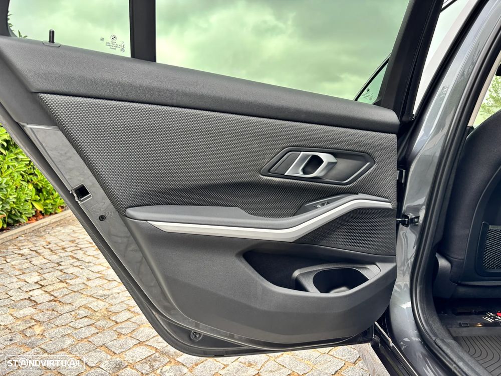 BMW 330 - 26
