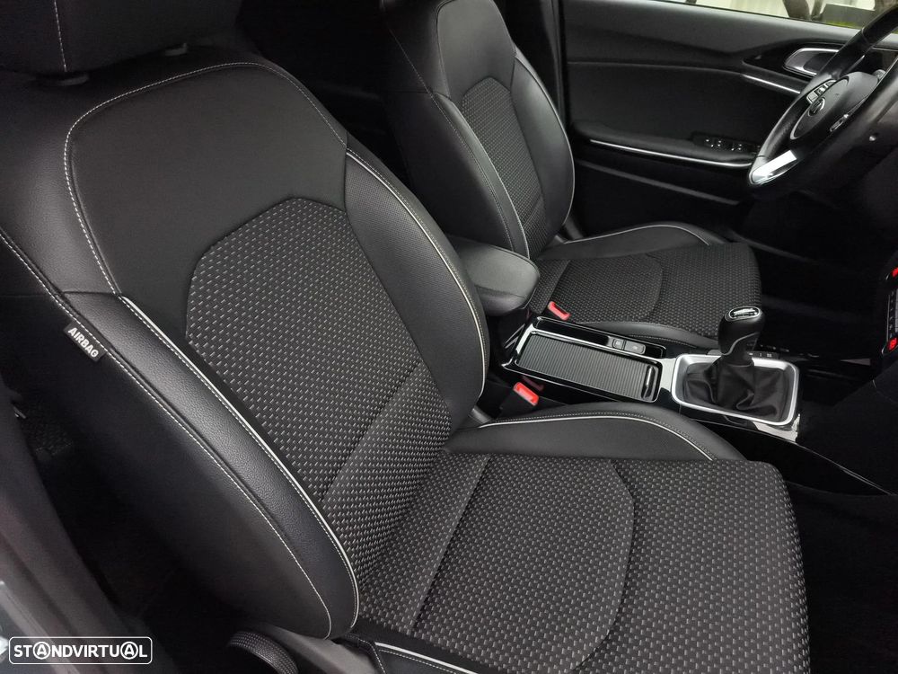 Kia XCeed 1.6 CRDi MHEV Tech - 15