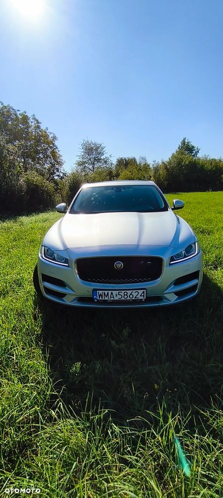 Jaguar F-Pace 2017 photo 2