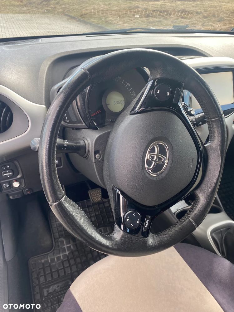 Toyota Aygo x-play touch - 9