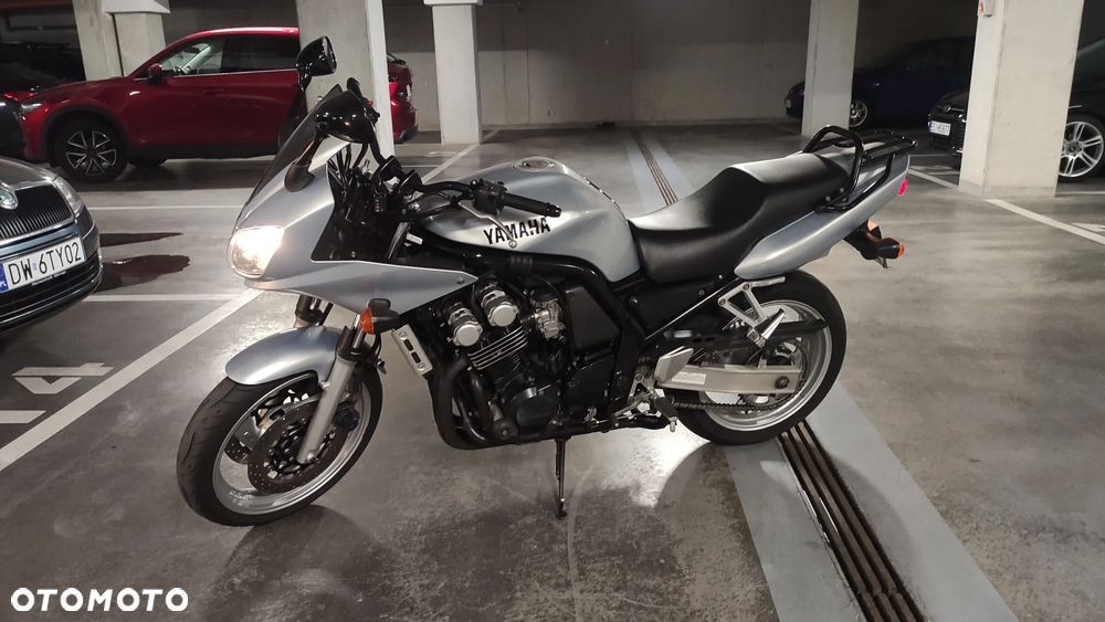 Yamaha FZS - 6