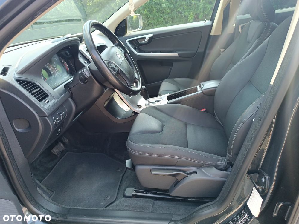 Volvo XC 60 2.4D AWD Momentum - 10