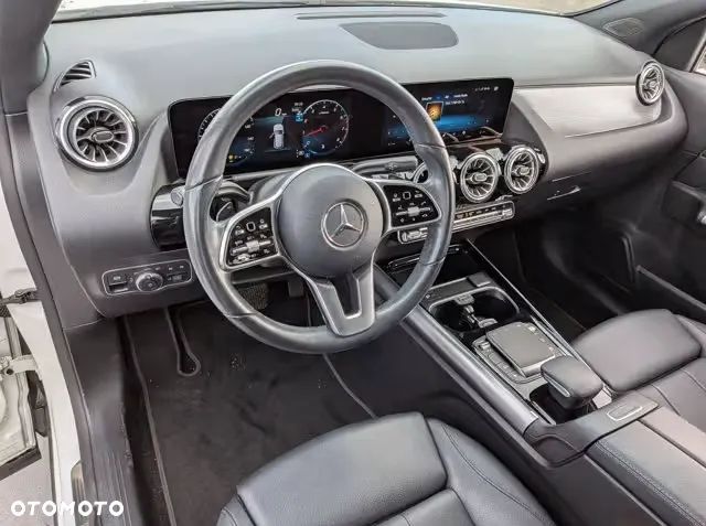 Mercedes-Benz GLA 250 4Matic 7G-DCT - 5