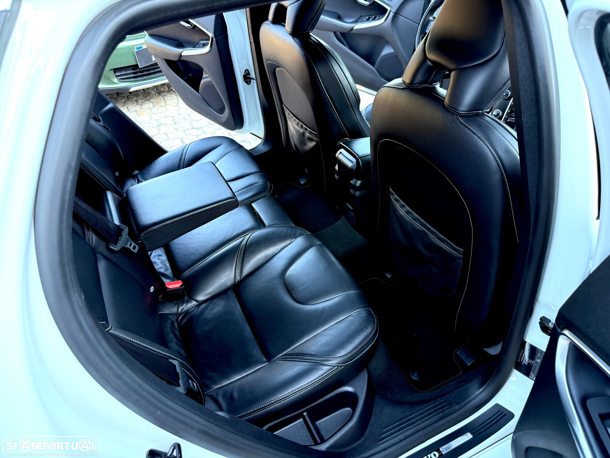 Volvo V40 1.6 D2 R-Design - 44