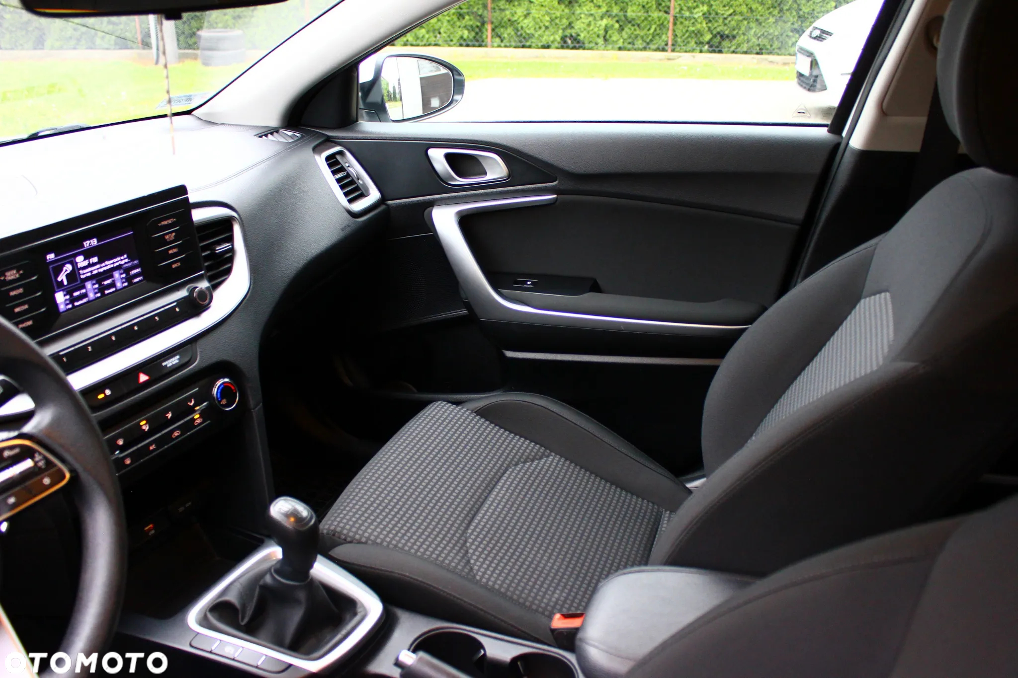 Kia Ceed 1.6 CRDi SCR S - 28