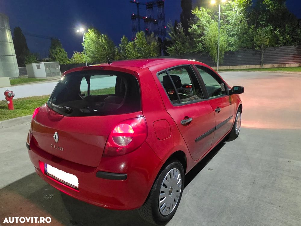 Renault Clio III 1.5dCi Privilege - 9