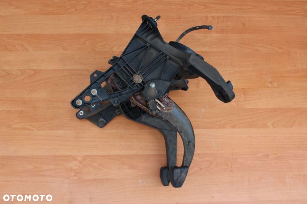 PEDAŁY  Sprzęgła oraz Hamulca EUROPA OPEL ASTRA K 39023894 - 3
