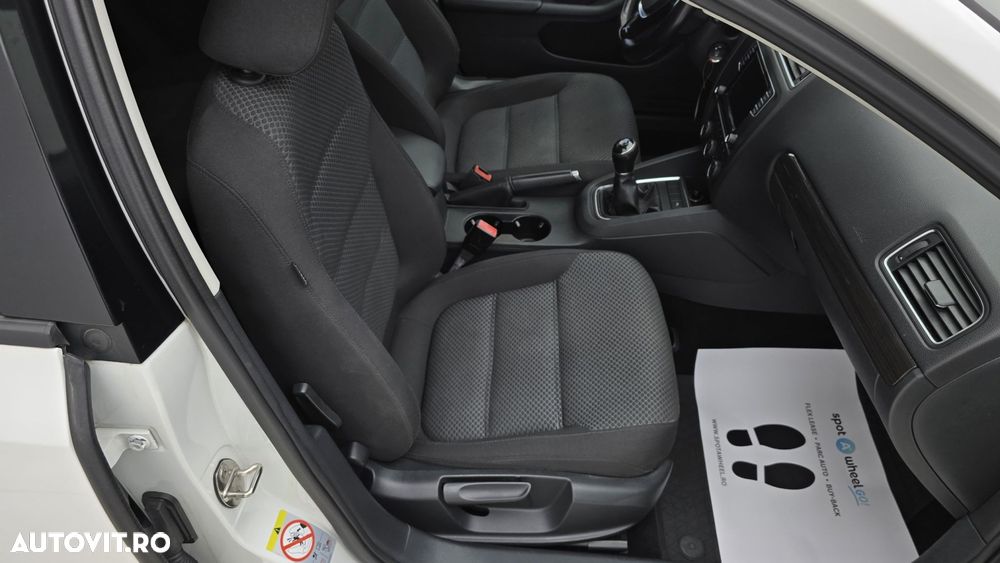 Volkswagen Jetta 2.0 TDI Highline - 19