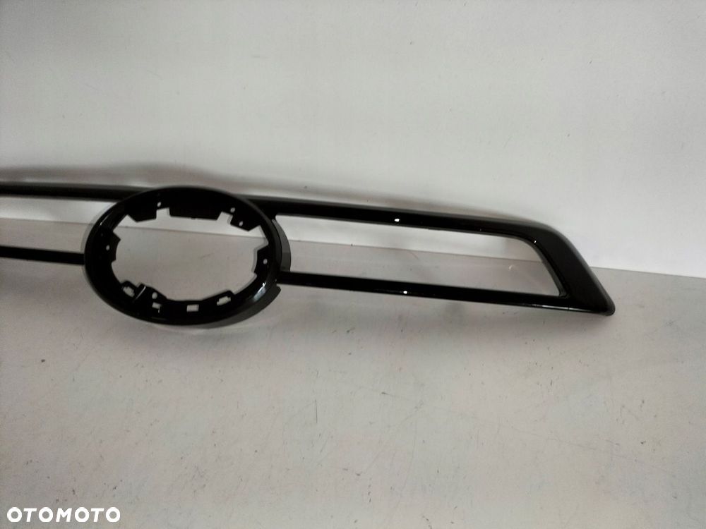 Atrapa ramka grill TOYOTA HILUX VIII 20- - 3