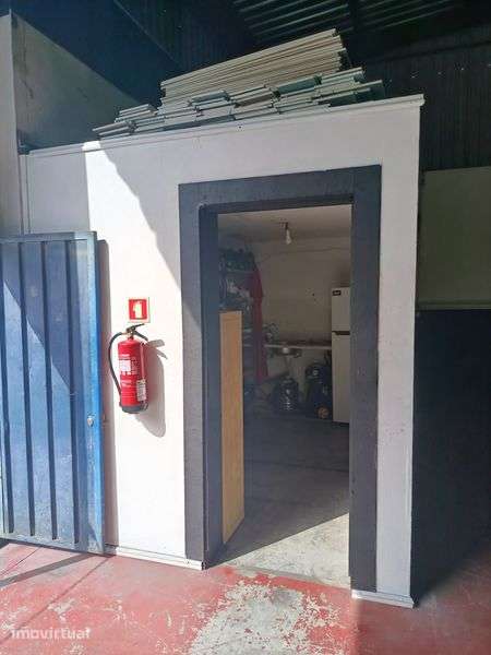 Trespasse de oficina mecânica em funcionamento - Grande imagem: 4/12