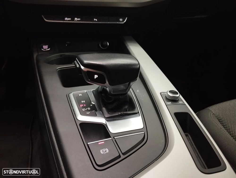 Audi A4 Avant 30 TDI S tronic - 31