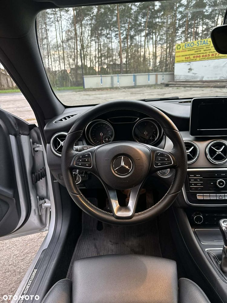 Mercedes-Benz CLA 180 d - 12