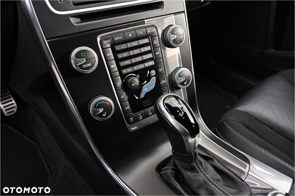 Volvo V60 D5 Geartronic RDesign - 29