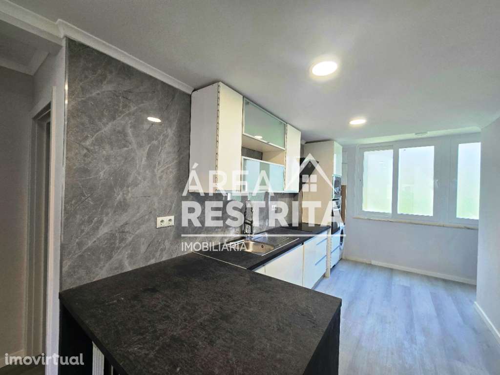 APARTAMENTO T2 TOTALMENTE REMODELADO EM BENFICA – LISBOA - Grande imagem: 2/14