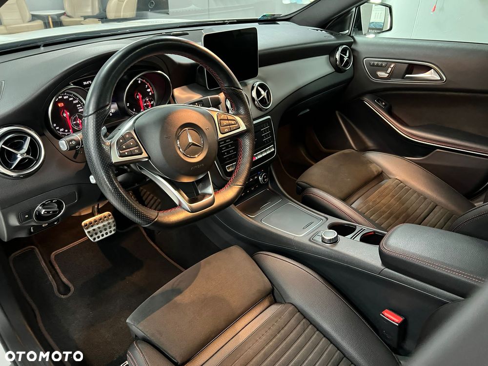 Mercedes-Benz GLA 220 4-Matic AMG Line - 11