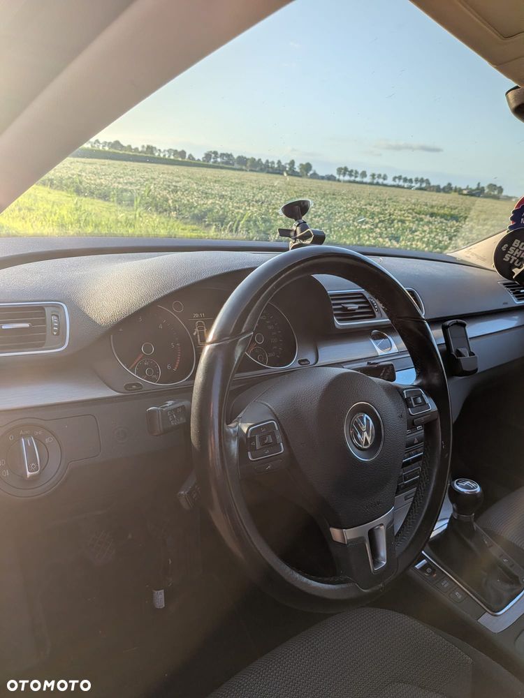 Volkswagen Passat - 17