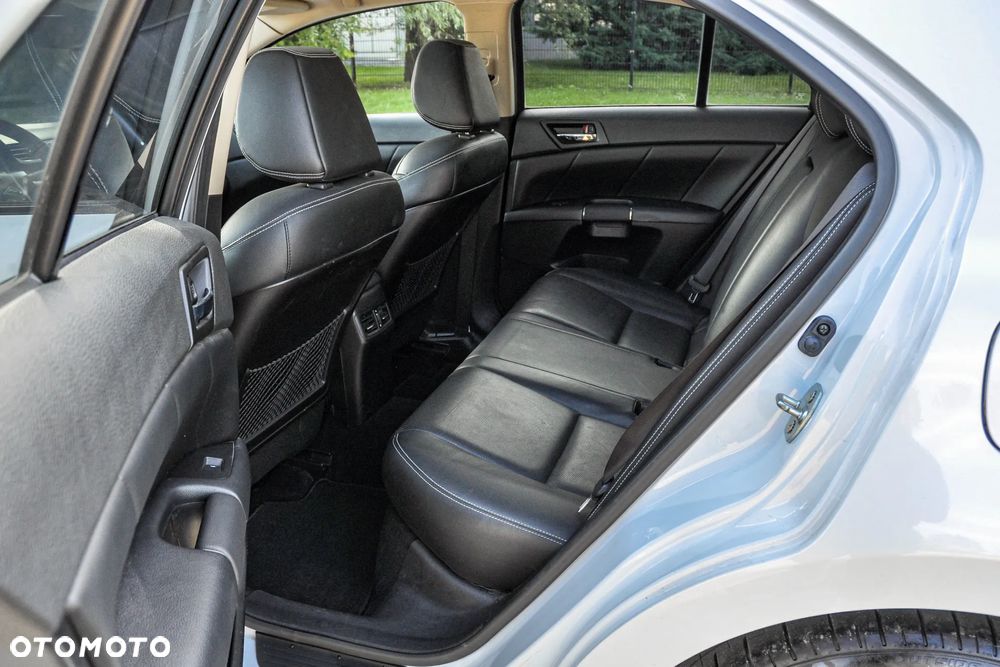 Suzuki Kizashi 2.4 Sport 4WD CVT - 8