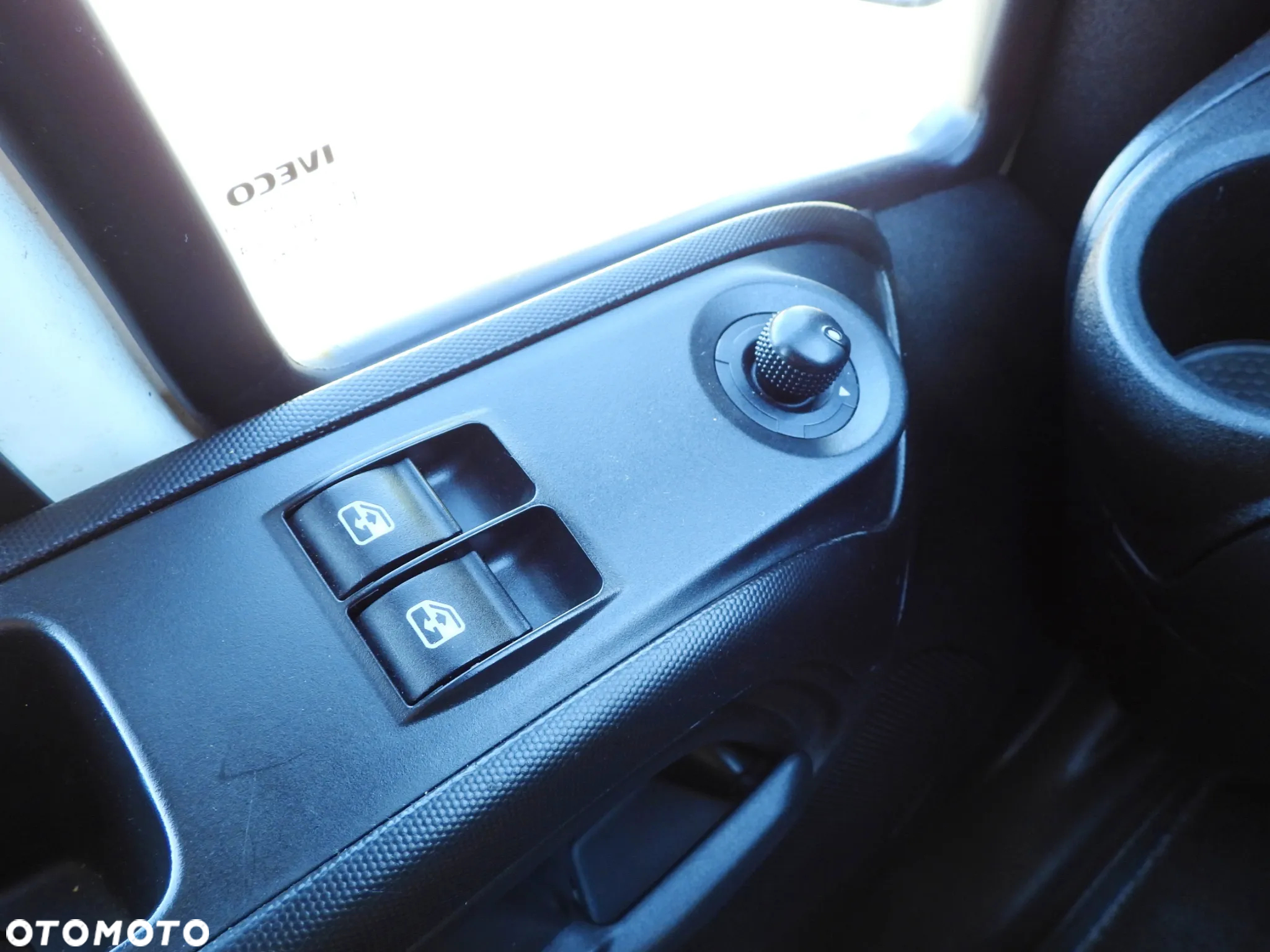 Iveco DAILY 35C17 FURGON BRYGADÓWKA 6 MIEJSC TEMPOMAT BLIŹNIACZE KOŁA KLIMATYZACJA 170KM [ 009678 ] - 27