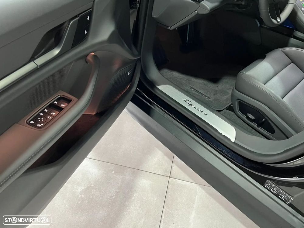 Porsche Taycan Sport Turismo - 35