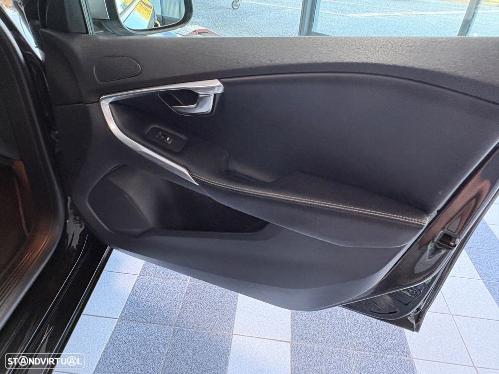 Volvo V40 2.0 D2 R-Design Momentum - 31