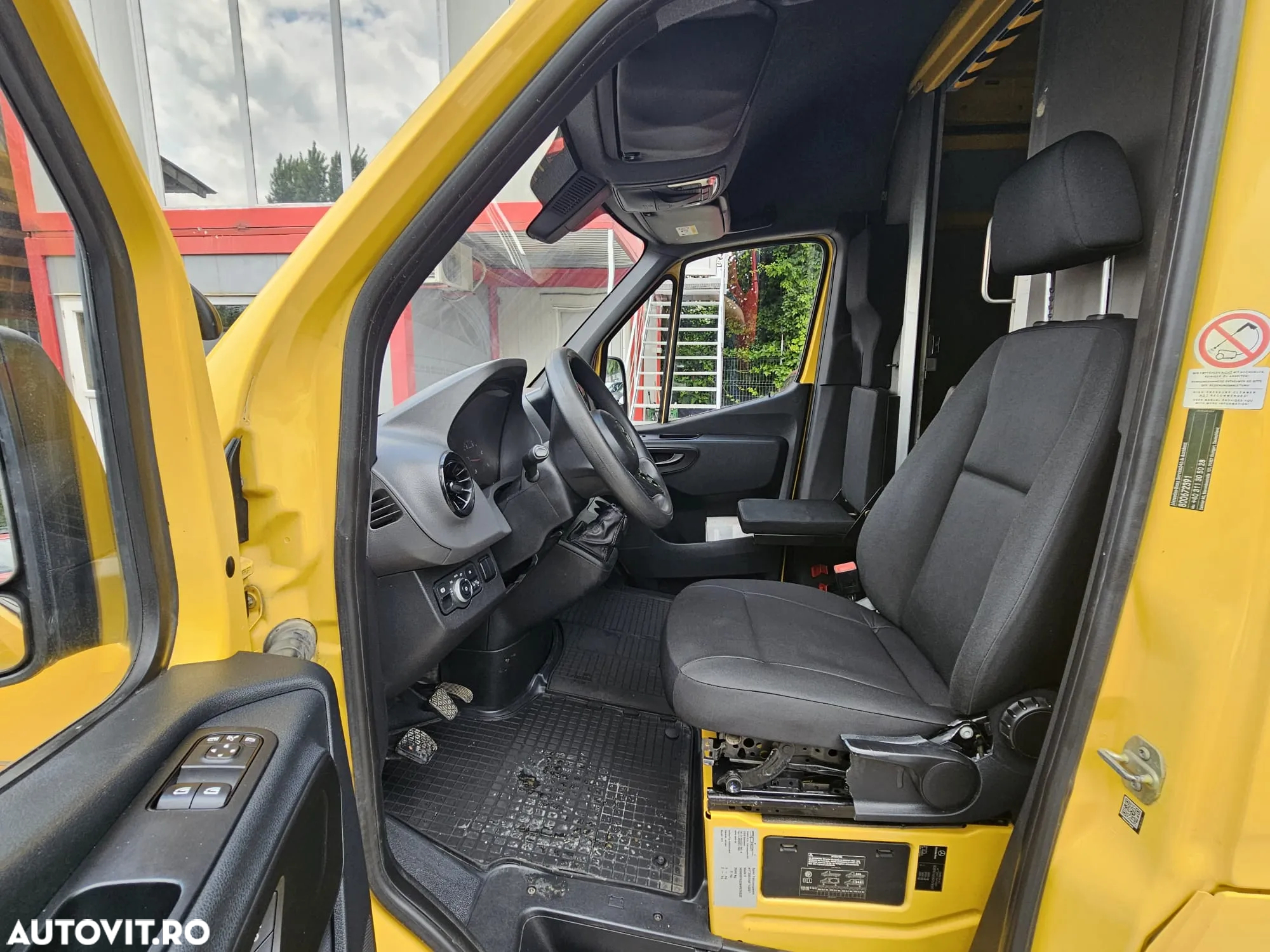Mercedes-Benz Sprinter - 14