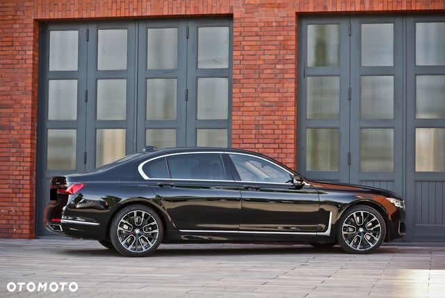 BMW Seria 7 750Li xDrive - 9