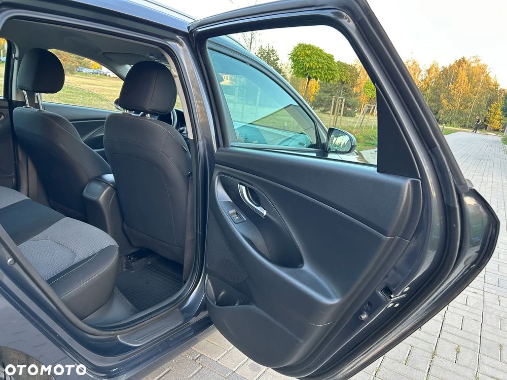 Hyundai i30 1.5 DPI Classic + - 22
