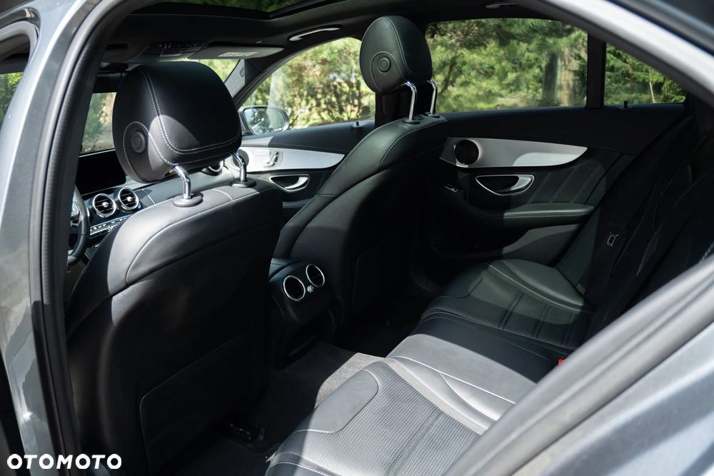 Mercedes-Benz Klasa C AMG 63 AMG Speedshift 7G-MCT - 17