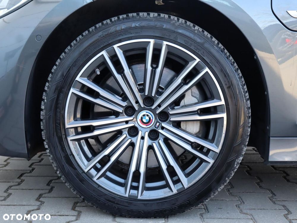BMW Seria 3 330e M Sport sport - 4