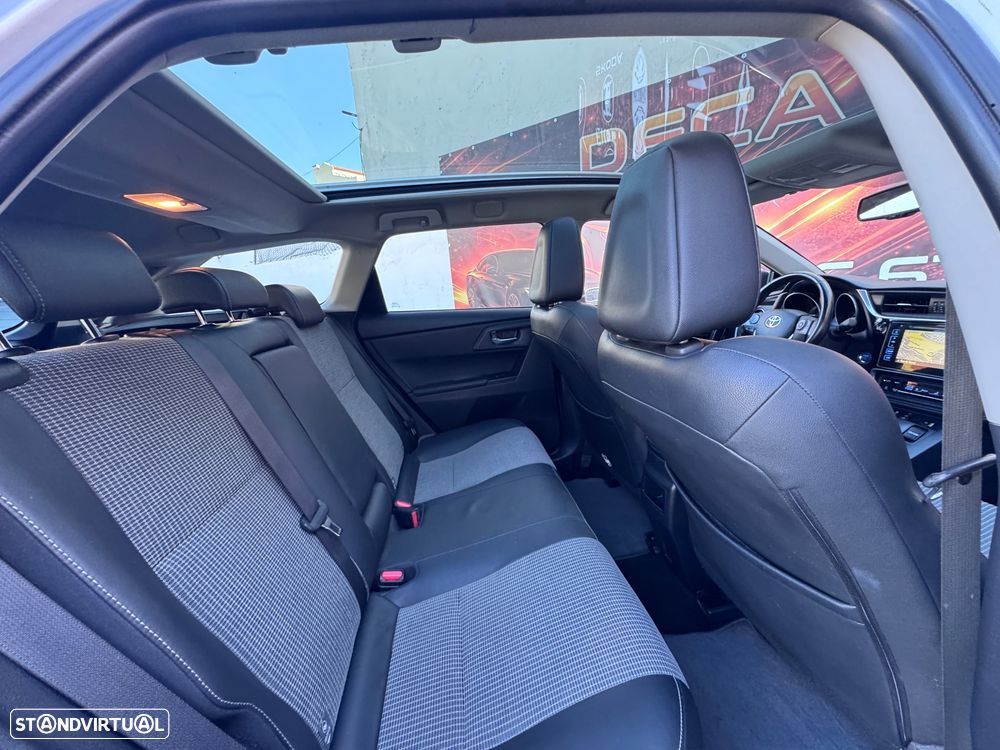 Toyota Auris Touring Sports 1.8 HSD Exclusive +Sky+Navi - 16