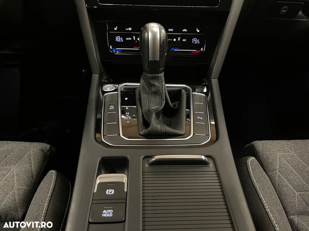 Volkswagen Passat 2.0 TDI DSG Comfortline - 22