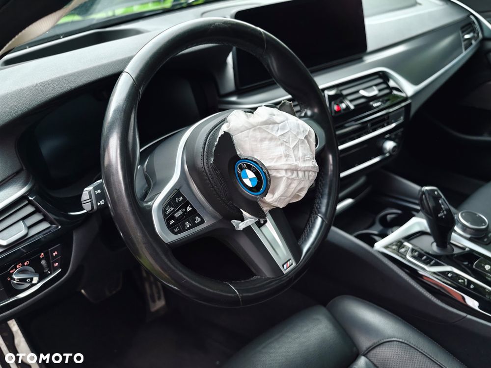 BMW Seria 5 530e xDrive M Sport sport - 24