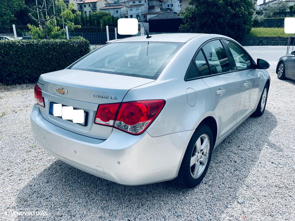 Chevrolet Cruze 1.6 LS - 23