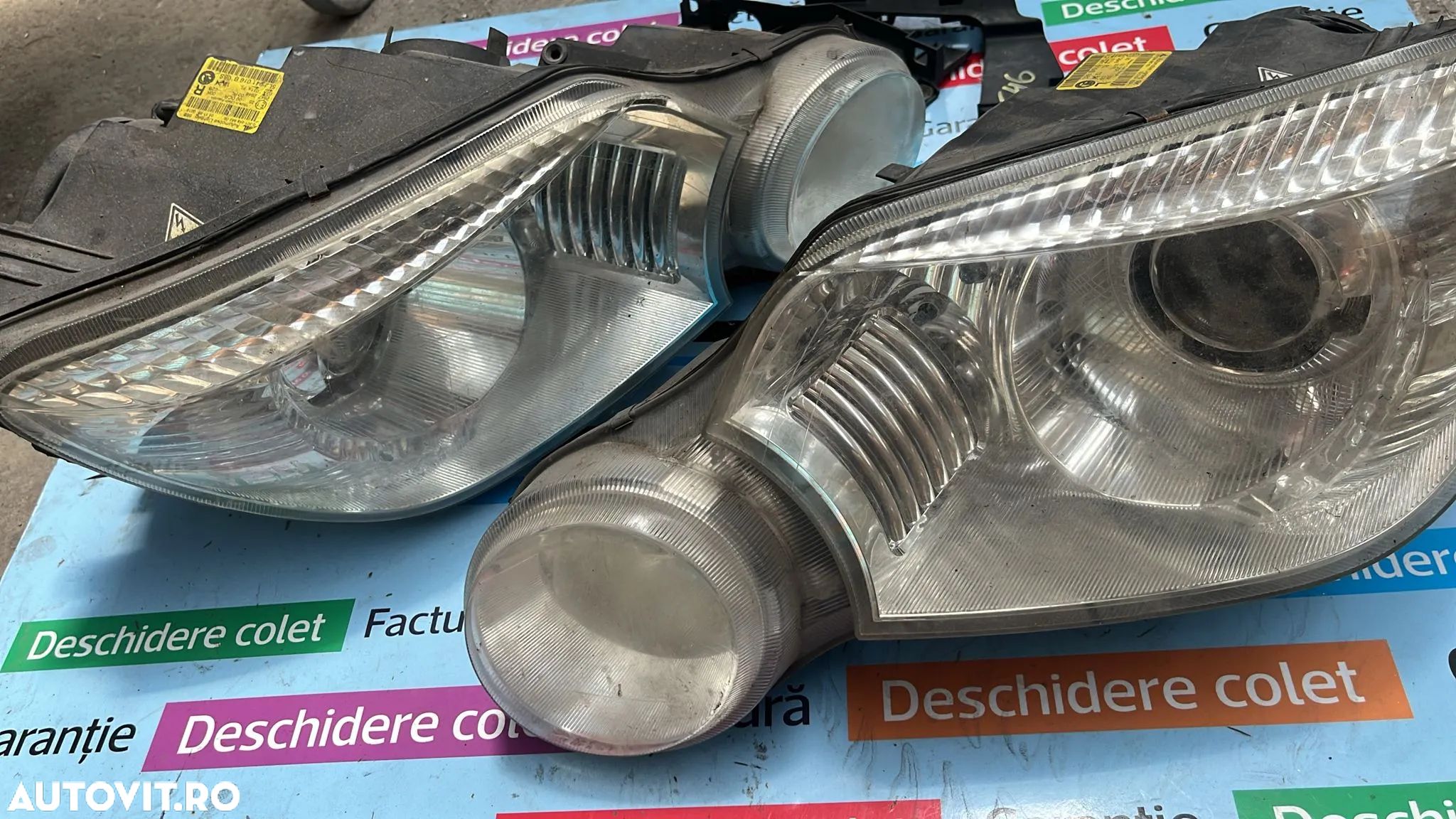 Far stanga dreapta bi-xenon adaptiv Skoda Yeti 2010 - 1