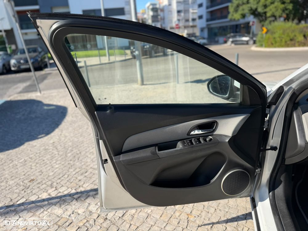 Chevrolet Cruze 1.6 LT - 25