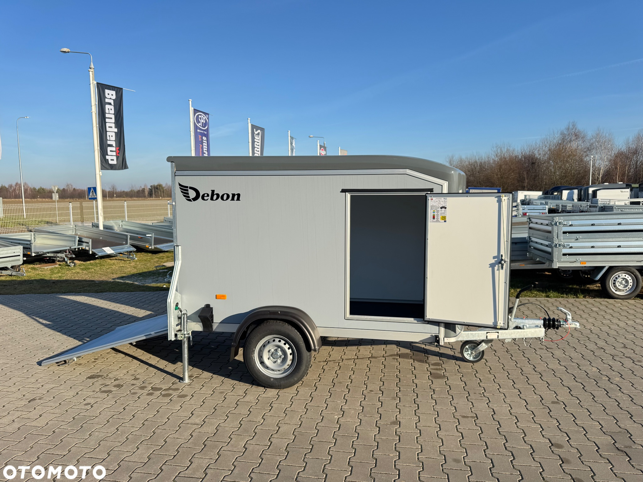 Debon C255 PPL | drzwi boczne / 255 x 125 cm / 1300kg DMC - 12