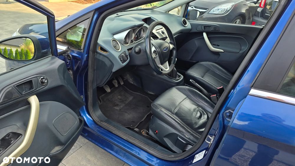 Ford Fiesta 1.6 TDCi DPF Ghia - 8