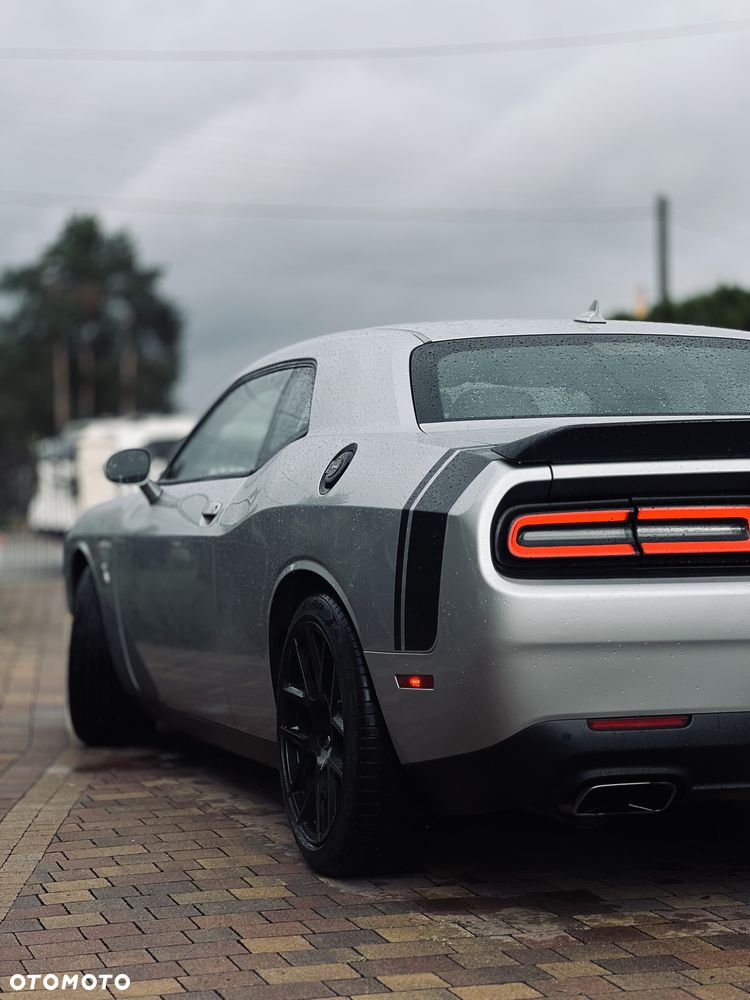Dodge Challenger - 25