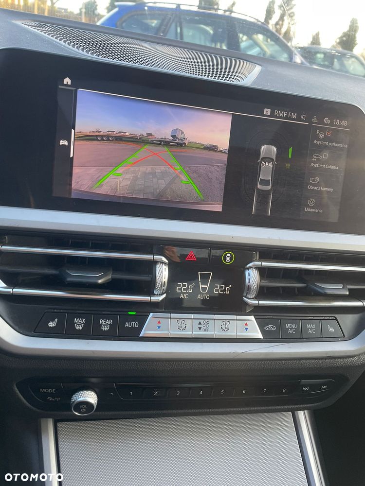 BMW Seria 3 318d mHEV - 15