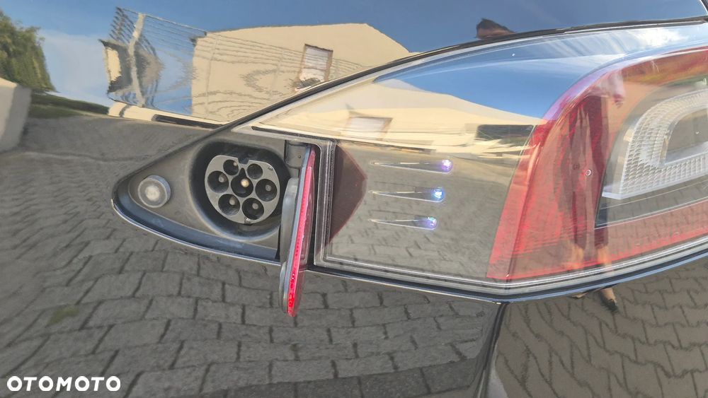 Tesla Model S 85 D - 28