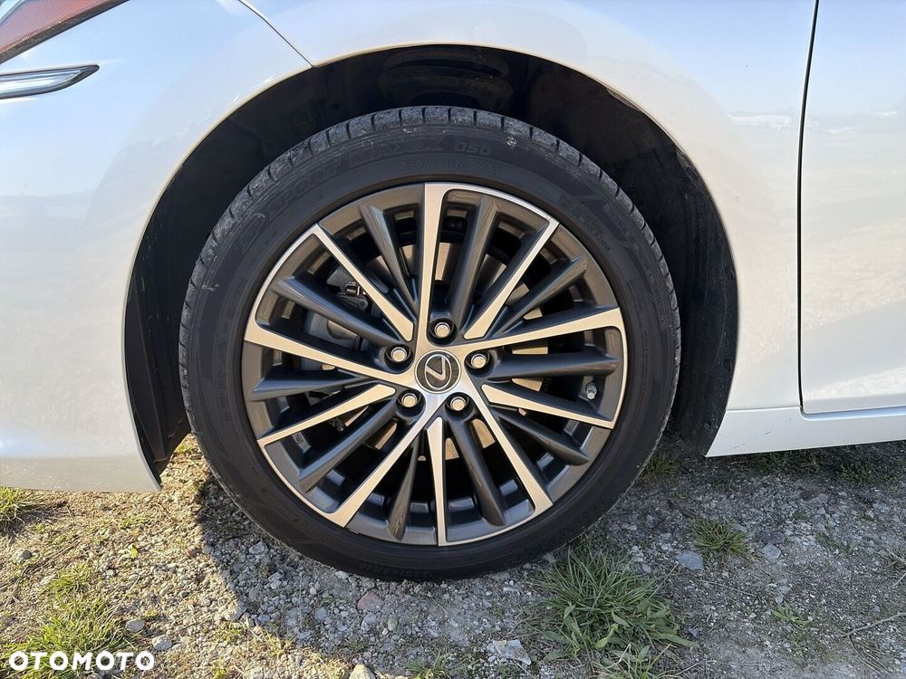 Lexus ES 300h Business Edition - 17