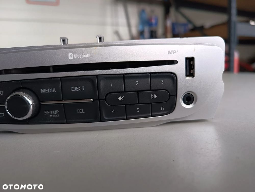 RENAULT SCENIC III MEGANE III RADIO CD USB 281153992R - 3