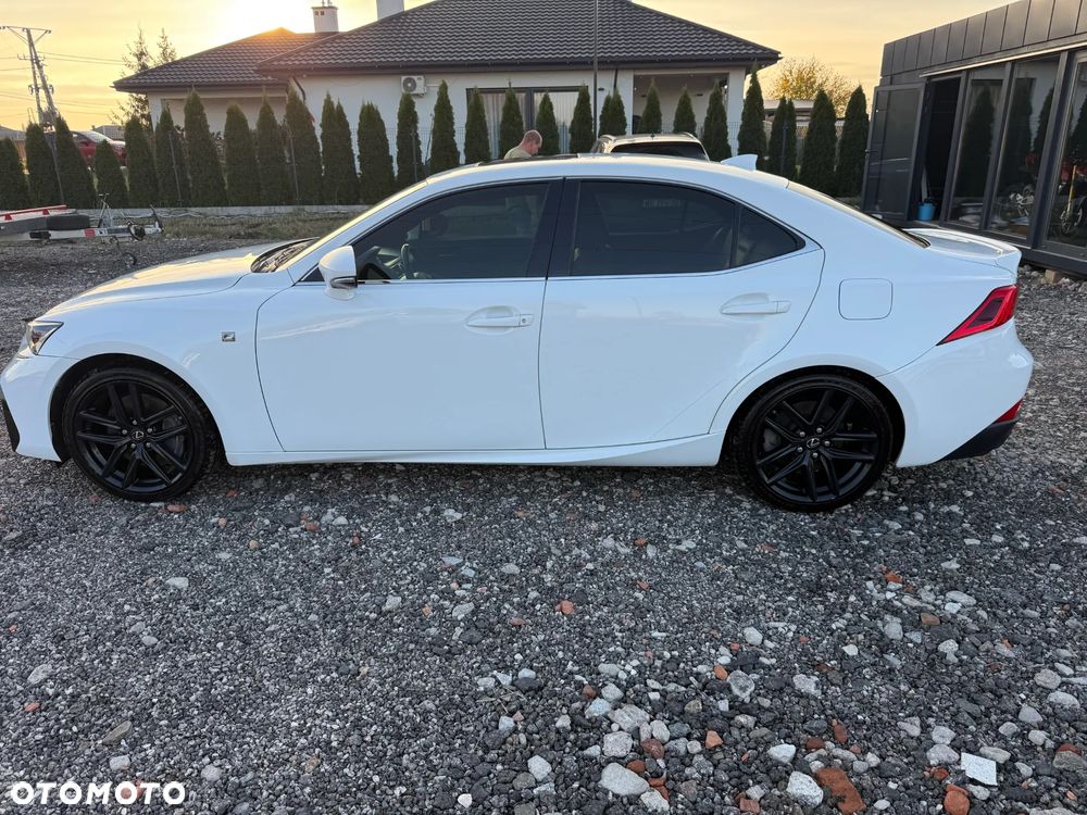 Lexus IS 200t / 300 F Sport - 4