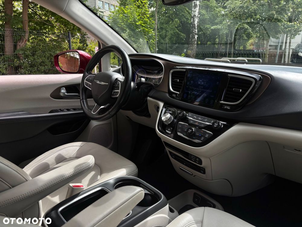 Chrysler Pacifica - 22