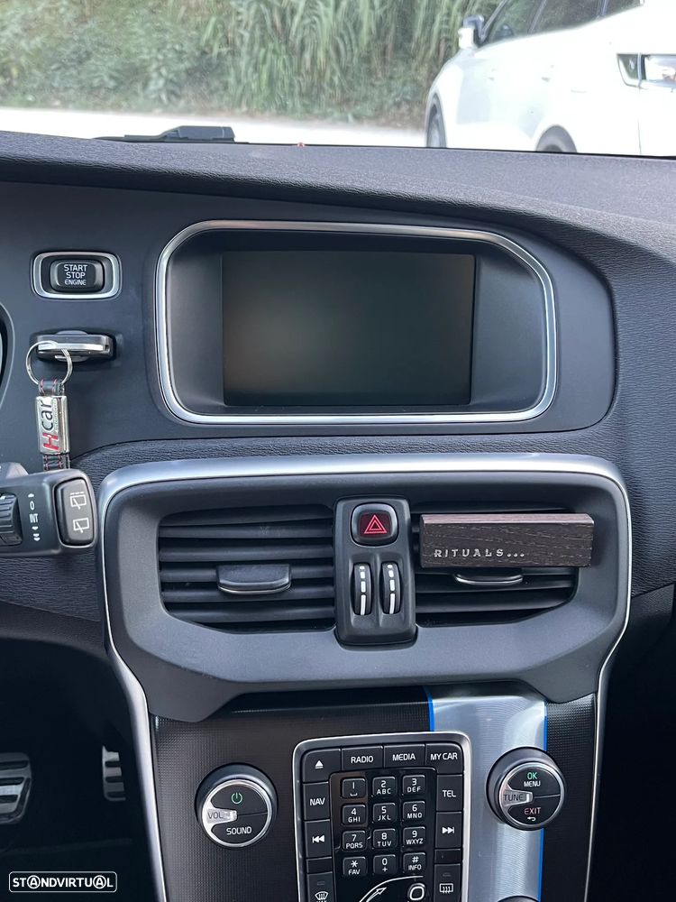 Volvo V40 D2 R Design - 15