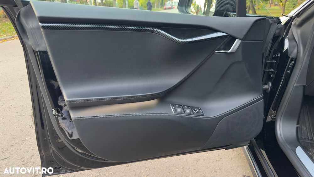 Tesla Model S - 21
