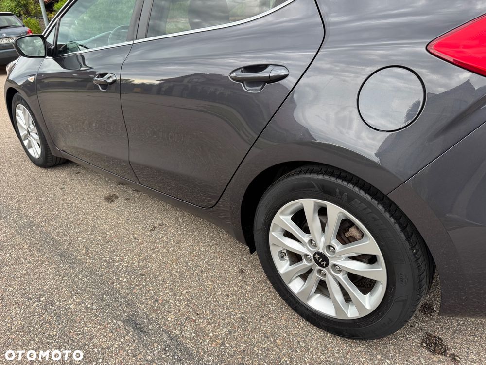 Kia Ceed 1.6 GDI Dream-Team Edition - 17