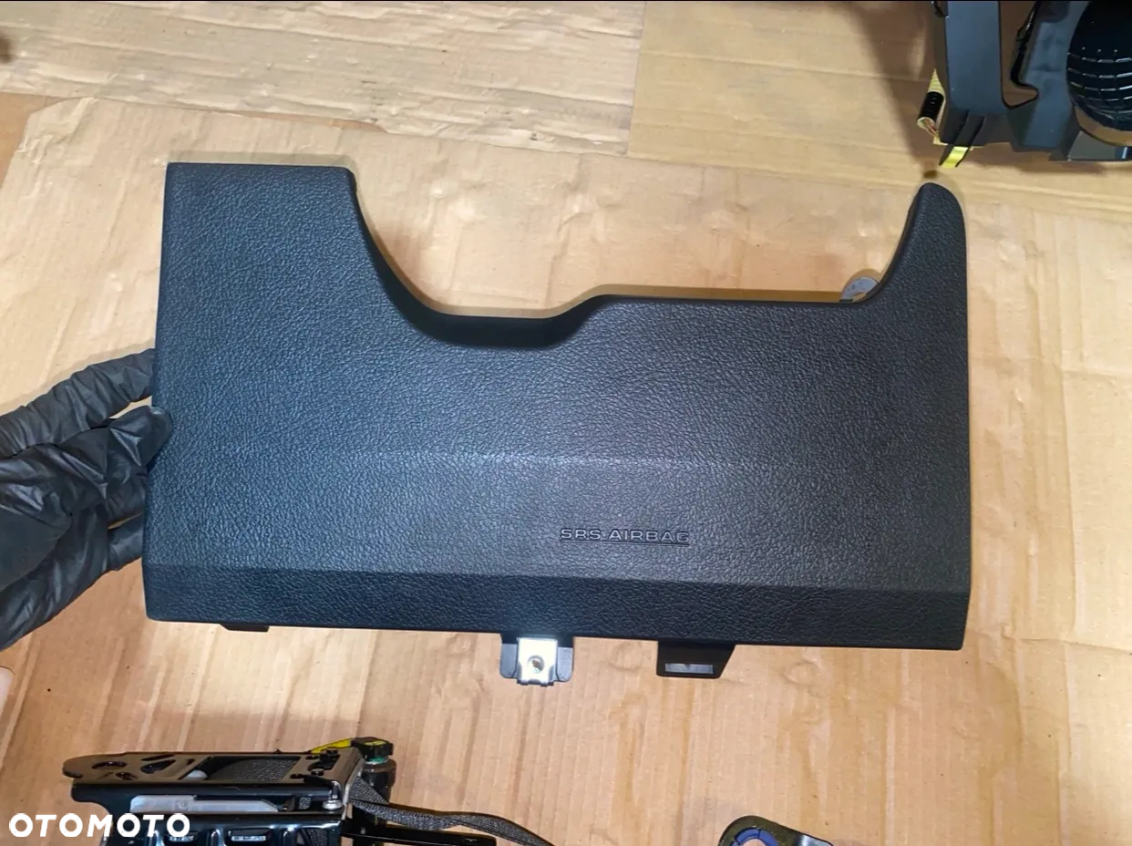 Komplet - Deska rozdzielcza Airbag kurtyny podsufitka Toyota Yaris III lift 2017-2020r. OE - 5