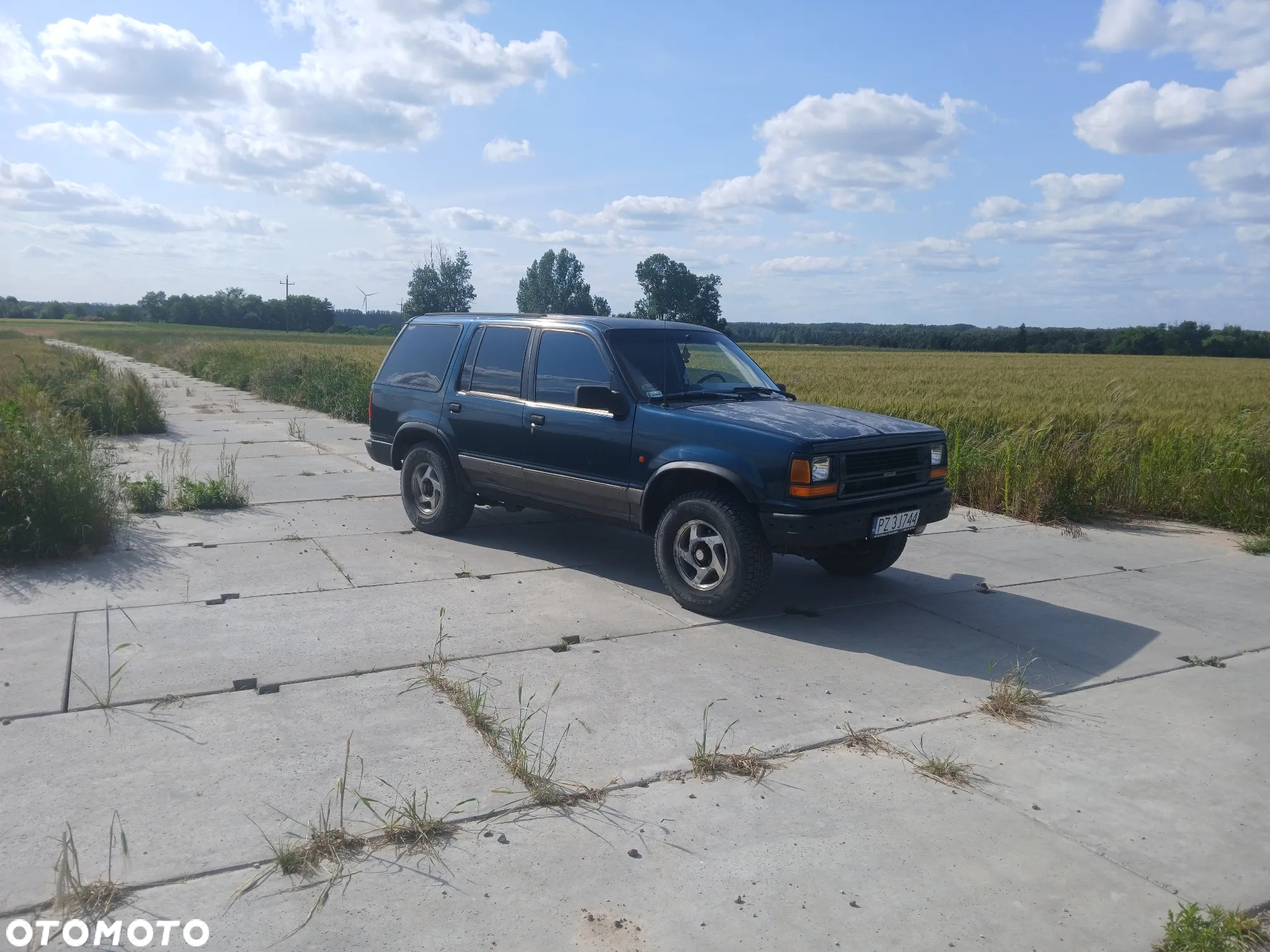 Ford Explorer Standard - 8
